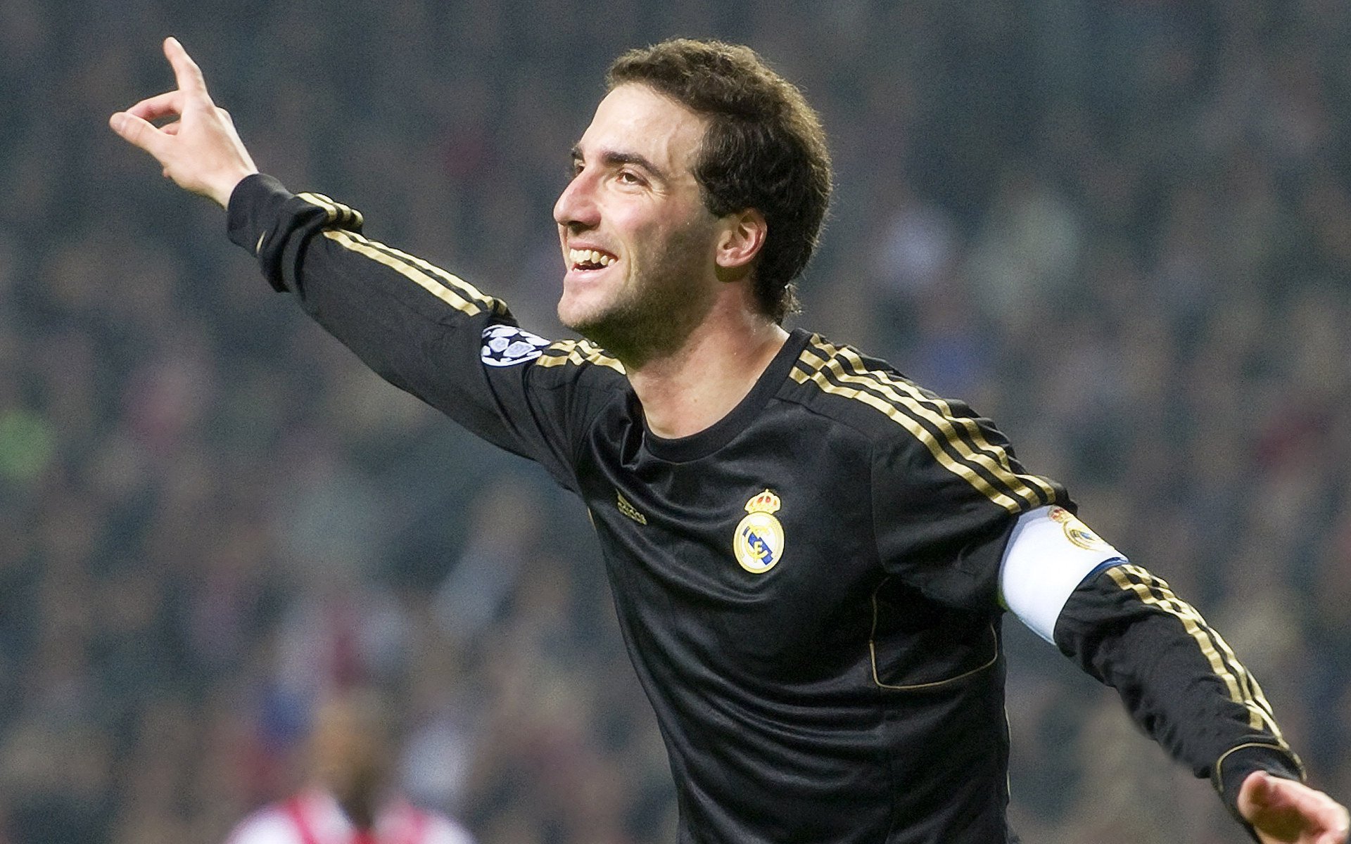 中国足球国家队实行分阶段任务目标制度，中国足球队分类